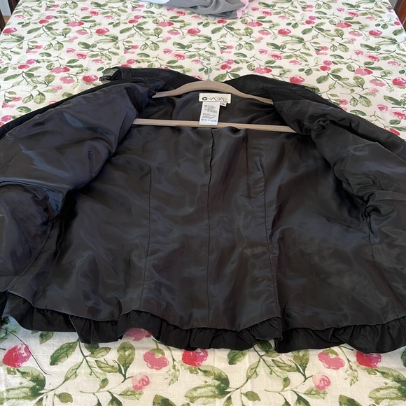 Vintage Chagall blazer. Black. Snap up belt. Size 12 - Picture 7 of 10